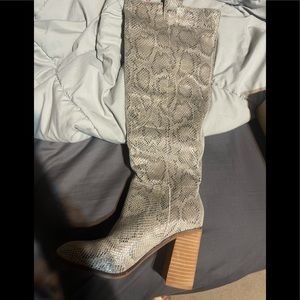 Size 8 boots never worn